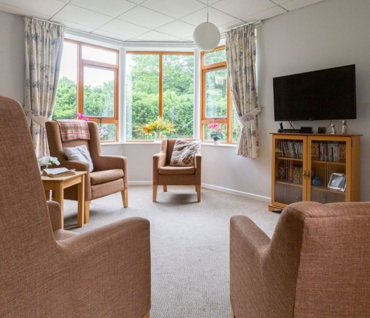 Home Close lounge