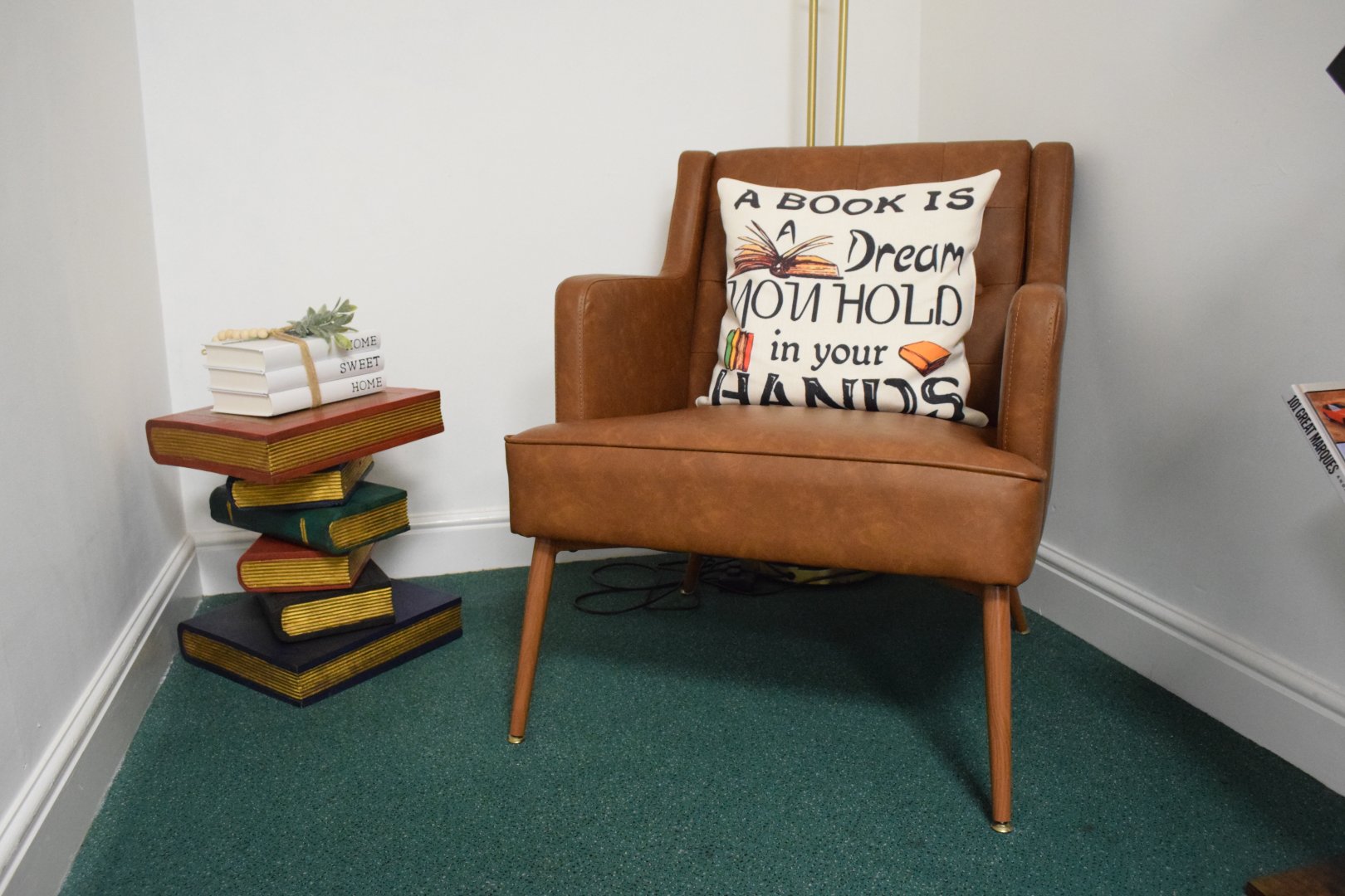 Handford House - Book Nook 1