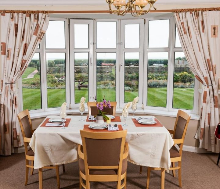 Tenchley Manor's dinning room